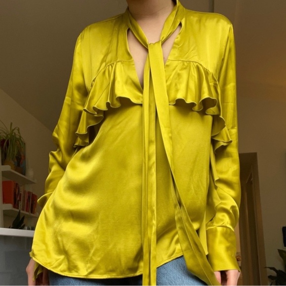 Zara Chartreuse Satin Blouse with bow size XS - Picture 3 of 7